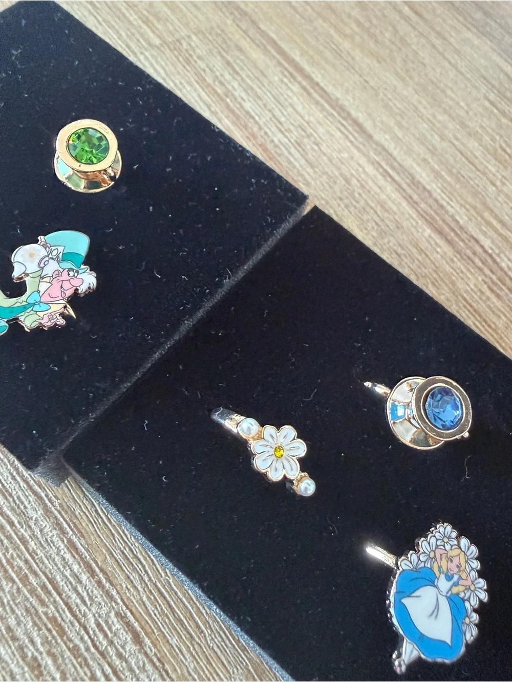 Disney Our Universe Mystery Blind Box Ring Set Alice in Wonderland 6 Rings